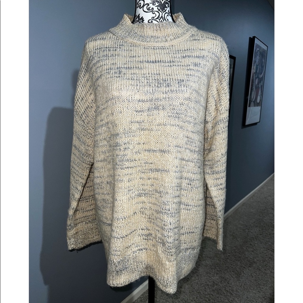 Calvin Klein cream & grey XL sweater